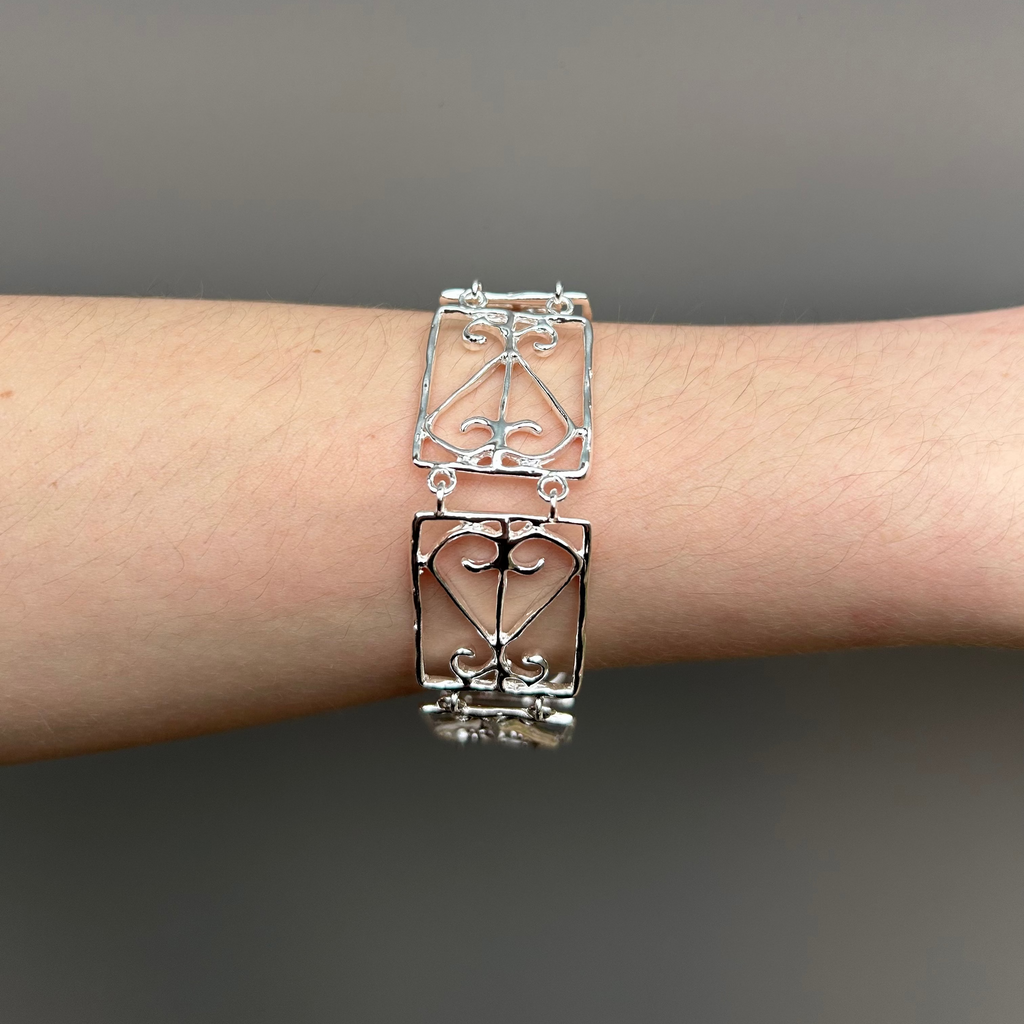 Amor Bracelet